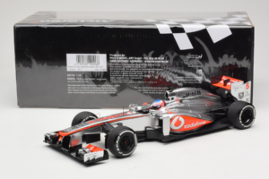 McLaren MP4-28 Mercedes #5 J. Button Vodafone McLaren F1 2013 Minichamps 1:18 530131805 Metal - imagen 6 de 7