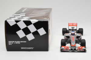 McLaren MP4-28 Mercedes #5 J. Button Vodafone McLaren F1 2013 Minichamps 1:18 530131805 Metal - imagen 7 de 7