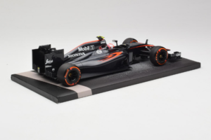 McLaren MP4-30 Honda #22 J. Button McLaren Honda F1 Team Spanish Grand Prix 2015 Minichamps 1:18 537151122 Metal - imagen 3 de 7