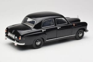 Mercedes 180 W120 Ponton Negro Revell 1:18 08973 Metal - imagen 3 de 8