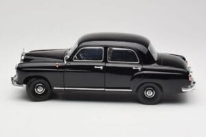 Mercedes 180 W120 Ponton Negro Revell 1:18 08973 Metal - imagen 4 de 8