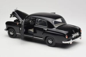 Mercedes 180 W120 Ponton Negro Revell 1:18 08973 Metal - imagen 5 de 8