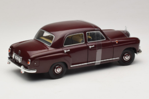 Mercedes 180 Ponton Rojo Oscuro Revell 1:18 08876 Metal - imagen 2 de 6