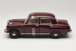 Mercedes 180 Ponton Rojo Oscuro Revell 1:18 08876 Metal - imagen 3 de 6
