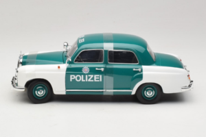Mercedes 180 Ponton Polizei Revell 1:18 8863 Metal - imagen 3 de 6