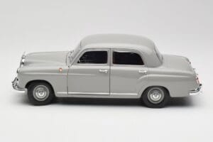 Mercedes 180 W120 Ponton Graphite Grey Revell 1:18 08974 Metal - imagen 4 de 8