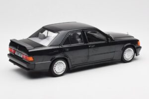 Mercedes 190E 2.3-16 W201 Negro Edición Dealer Norev 1:18 B66040663 Metal - imagen 3 de 8