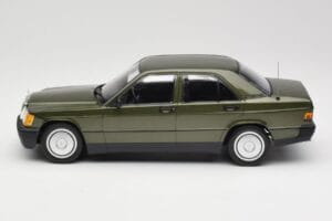 Mercedes 190E W201 Verde Metalizado Minichamps 1:18 155037001 Metal - imagen 3 de 6