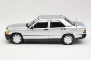 Mercedes 190E W201 Plata Minichamps 1:18 155037004 Metal - imagen 3 de 6