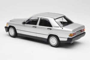 Mercedes 190E W201 Plata Minichamps 1:18 155037004 Metal - imagen 5 de 6