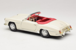 Mercedes 190SL Blanco Maisto 1:18 50274 Metal - imagen 7 de 8
