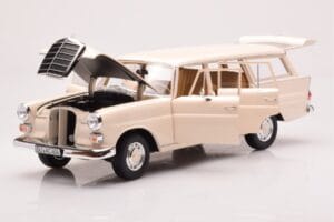 Mercedes 200 Universal W110 Crema Norev 1:18 183709 Metal - imagen 2 de 8