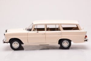 Mercedes 200 Universal W110 Crema Norev 1:18 183709 Metal - imagen 4 de 8