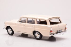 Mercedes 200 Universal W110 Crema Norev 1:18 183709 Metal - imagen 7 de 8