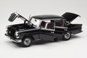 Mercedes 200 W110 Negro Norev 1:18 183574 Metal - imagen 2 de 8