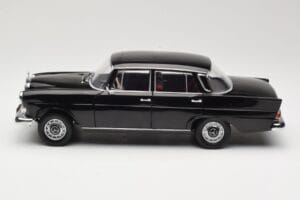 Mercedes 200 W110 Negro Norev 1:18 183574 Metal - imagen 4 de 8