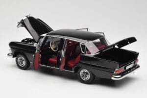 Mercedes 200 W110 Negro Norev 1:18 183574 Metal - imagen 5 de 8