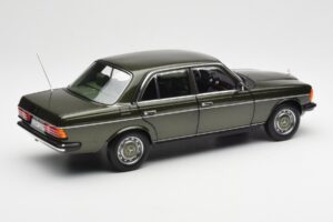 Mercedes 200 W123 Cypress Verde Metálico Edición Dealer Norev 1:18 B66040654 Metal - imagen 3 de 8
