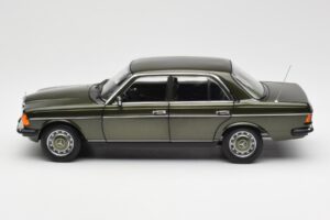 Mercedes 200 W123 Cypress Verde Metálico Edición Dealer Norev 1:18 B66040654 Metal - imagen 4 de 8