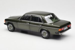 Mercedes 200 W123 Cypress Verde Metálico Edición Dealer Norev 1:18 B66040654 Metal - imagen 7 de 8