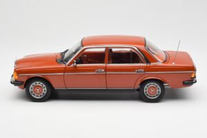 Mercedes 200 W123 English Rojo Edición Dealer Norev 1:18 B66040653 Metal - imagen 4 de 8