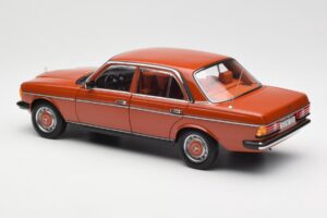 Mercedes 200 W123 English Rojo Edición Dealer Norev 1:18 B66040653 Metal - imagen 7 de 8