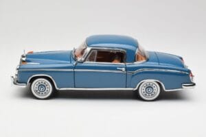 Mercedes 220 SE W128 Azul Sun Star 1:18 3561 Metal - imagen 4 de 8