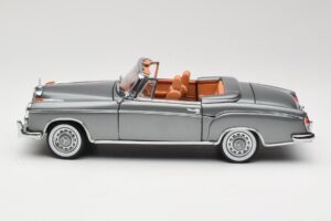 Mercedes 220 SE W128 Descapotable Grey Metallic Sun Star 1:18 3352-M1 Metal - imagen 4 de 8