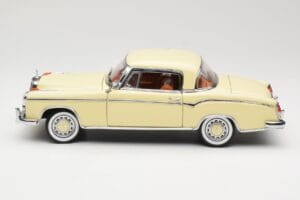 Mercedes 220 SE W128 Cupé Beige Sun Star 1:18 3562 Metal - imagen 4 de 8