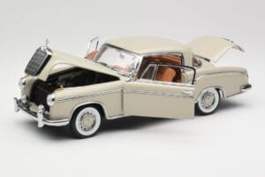 Mercedes 220 SE W128 Coupe Gris Claro Sun Star 1:18 3568 Metal - imagen 2 de 8