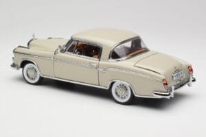 Mercedes 220 SE W128 Coupe Gris Claro Sun Star 1:18 3568 Metal - imagen 7 de 8