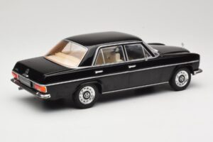 Mercedes 220D W115 Negro MCG 1:18 MCG18117 Metal - imagen 2 de 6