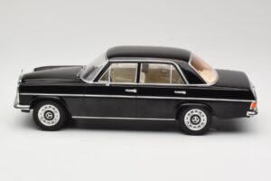 Mercedes 220D W115 Negro MCG 1:18 MCG18117 Metal - imagen 3 de 6