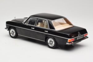 Mercedes 220D W115 Negro MCG 1:18 MCG18117 Metal - imagen 5 de 6