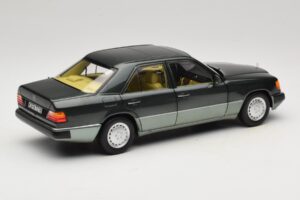 Mercedes 230E W124 Night Green Metallic Norev 1:18 183952 Metal - imagen 3 de 8