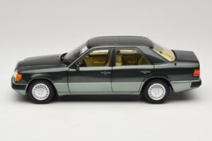 Mercedes 230E W124 Night Green Metallic Norev 1:18 183952 Metal - imagen 4 de 8