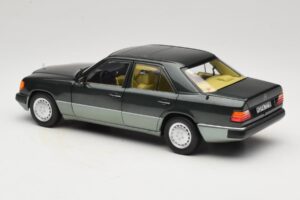 Mercedes 230E W124 Night Green Metallic Norev 1:18 183952 Metal - imagen 7 de 8