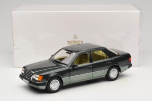 Mercedes 230E W124 Night Green Metallic Norev 1:18 183952 Metal - imagen 8 de 8
