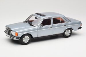 Mercedes 230E W123 Plata & Azul Claro Revell 1:18 08407 Metal