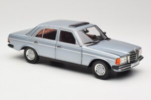 Mercedes 230E W123 Plata & Azul Claro Revell 1:18 08407 Metal - imagen 6 de 8