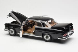 Mercedes 280 SE W111 Coupe Negro AUTOart 1:18 76286 Metal - imagen 5 de 8