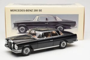 Mercedes 280 SE W111 Coupe Negro AUTOart 1:18 76286 Metal - imagen 8 de 8