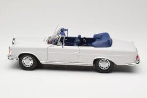 Mercedes 280 SE W111 Cabriolet Gris Claro Norev 1:18 183530 Metal - imagen 4 de 8