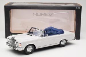 Mercedes 280 SE W111 Cabriolet Gris Claro Norev 1:18 183530 Metal - imagen 8 de 8