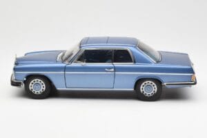 Mercedes 280C/8 W114 Coupe Azul Metallic AUTOart 1:18 76187 Metal - imagen 4 de 8