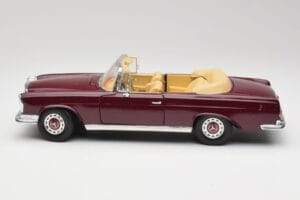 Mercedes 280SE W108 Bordeaux Rojo Maisto 1:18 31811 Metal - imagen 4 de 8