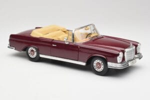 Mercedes 280SE W108 Bordeaux Rojo Maisto 1:18 31811 Metal - imagen 6 de 8
