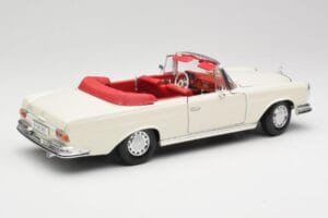 Mercedes 280SE W108 Ivory Blanco Maisto 1:18 50223 Metal - imagen 3 de 8