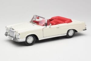 Mercedes 280SE W108 Ivory Blanco Maisto 1:18 50223 Metal