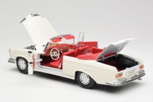 Mercedes 280SE W108 Ivory Blanco Maisto 1:18 50223 Metal - imagen 5 de 8